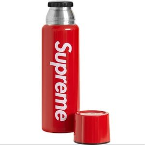 SUPREME x SIGG Red Vacuum Insulated 0.75L Bottle